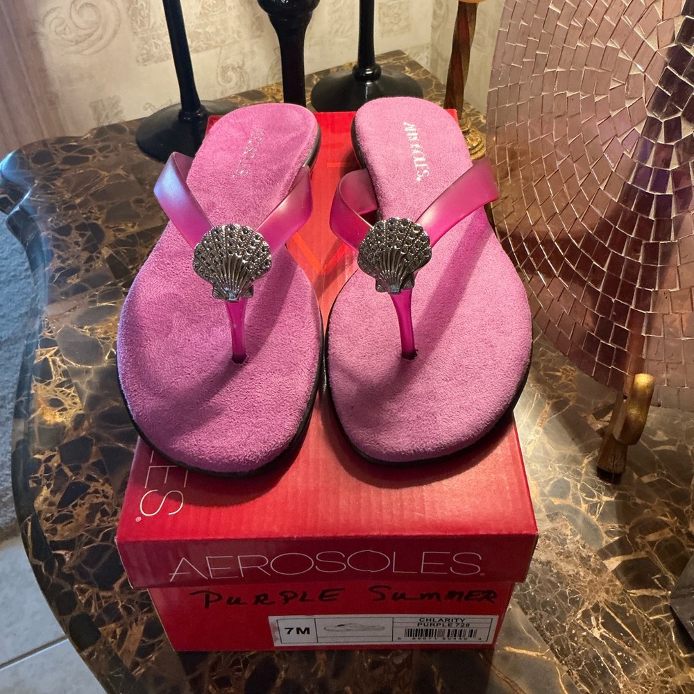 AEROSOLES Pink Sandals with Metallic Medallion